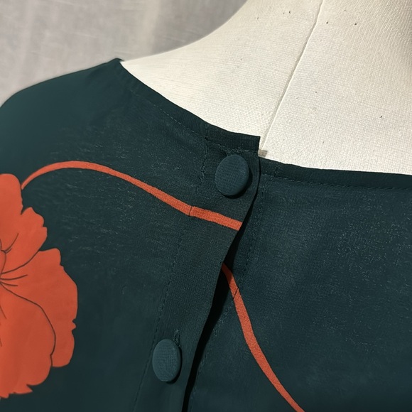 Cupcakes and Cashmere Josette Swing Style Blouse-Dark Green/Red Poppies-Sz S - Picture 8 of 15